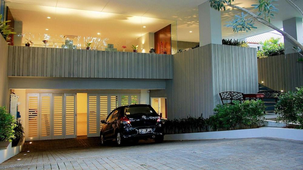 Zen Rooms Patra Kuningan Syariah Jakarta Buitenkant foto